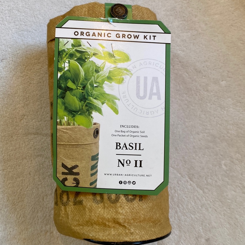 Organic Basil complete herb growing kit NWT